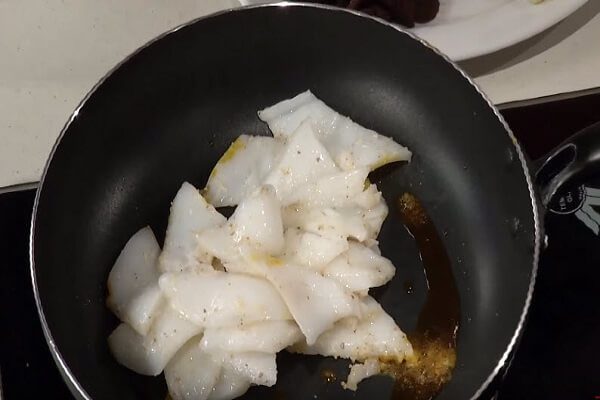 Step 1 Prepare the squid Thai Shrimp and Squid Salad