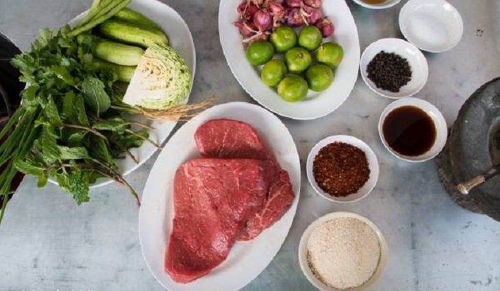 Ingredients for sweet and sour grilled beef salad