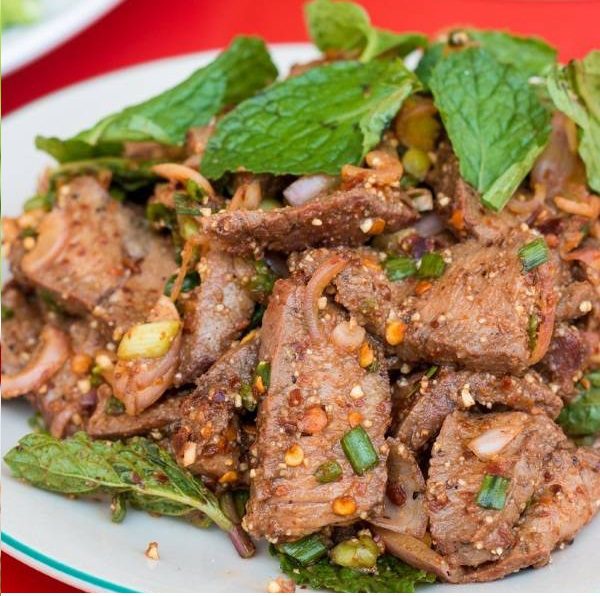 Step 4 Mixing the salad Sweet and sour grilled beef salad