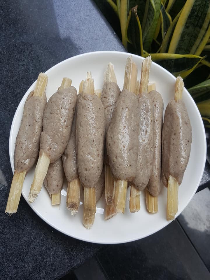 Step 3 Wrap the mixture in sugar cane Grilled vegetarian mixture