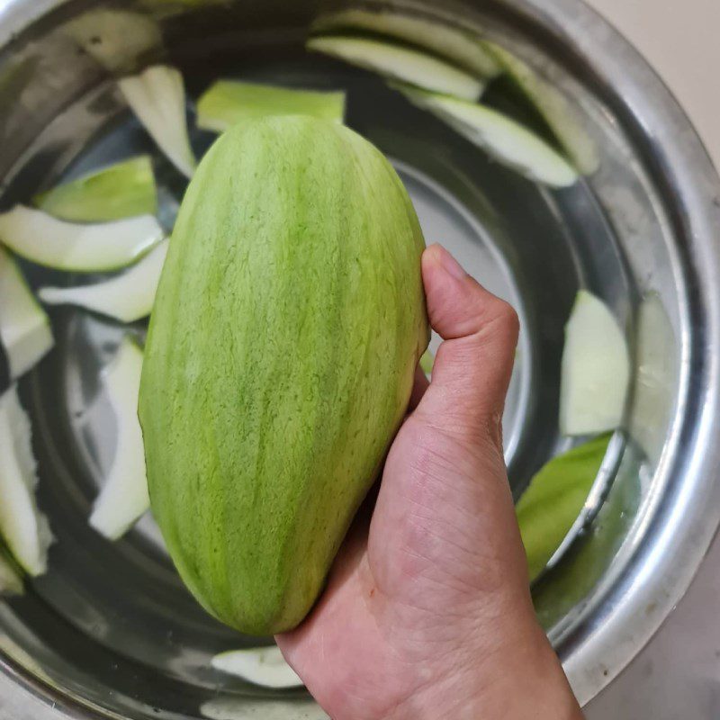 Step 1 Prepare ingredients for pickled young mango