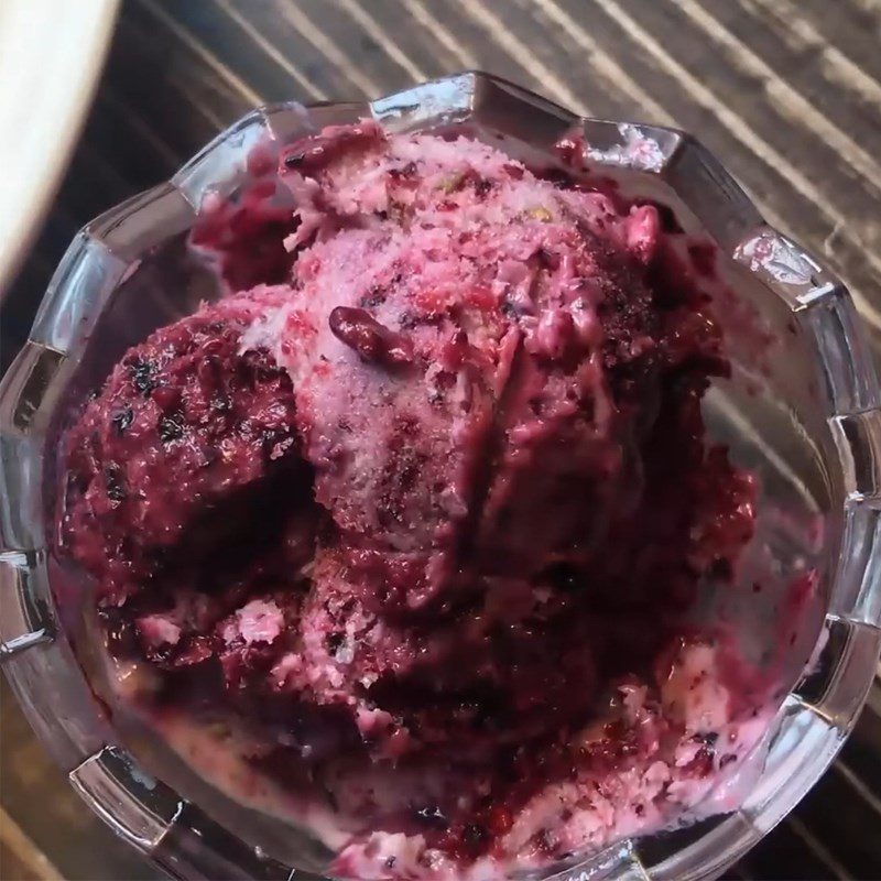 Step 4 Final product Mulberry yogurt ice cream