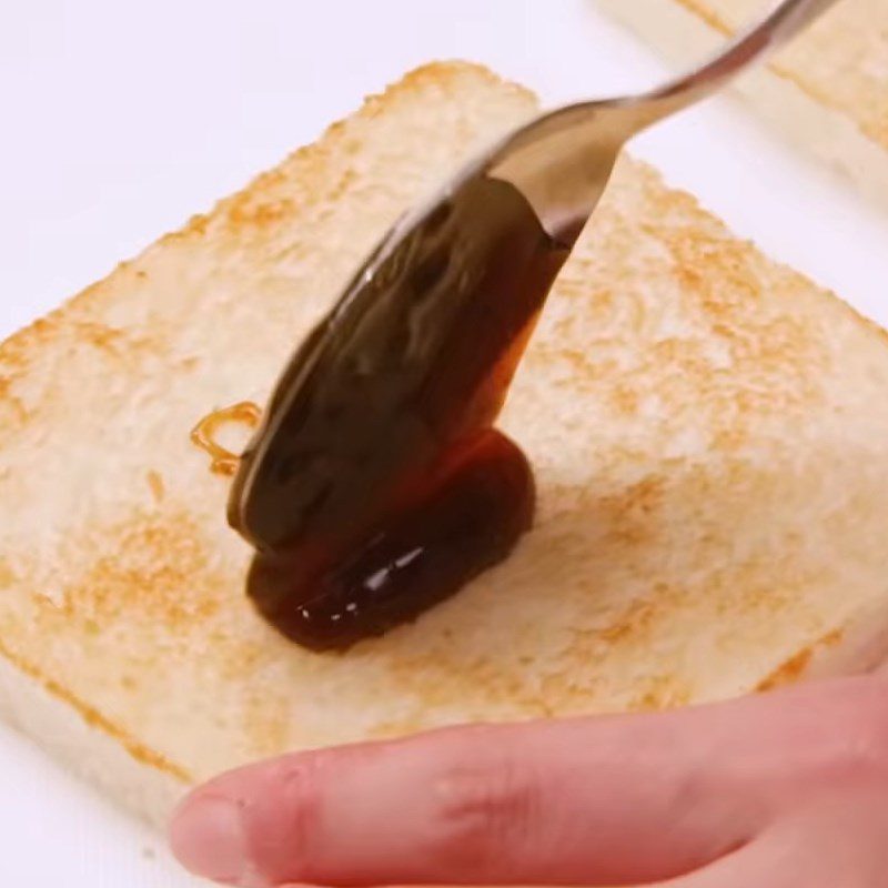 Step 4 Assemble the fried beef sandwich