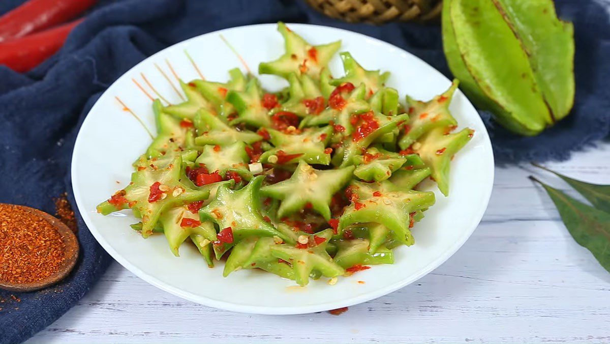 Starfruit with chili sauce