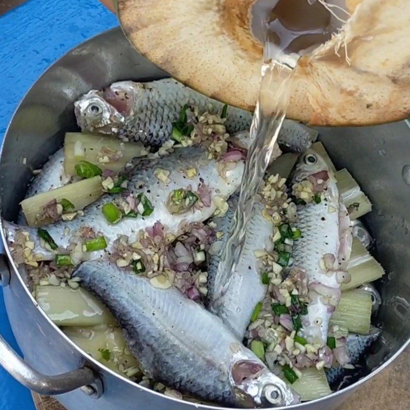 Step 3 Fish stew Linh fish stew with sugarcane