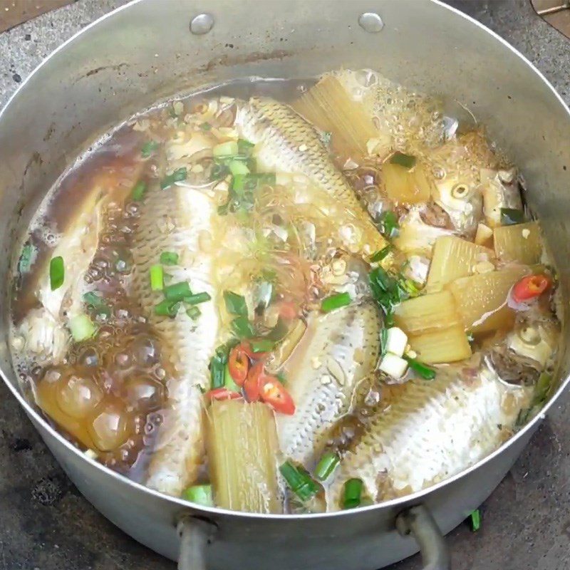 Step 3 Fish stew Linh fish stew with sugarcane