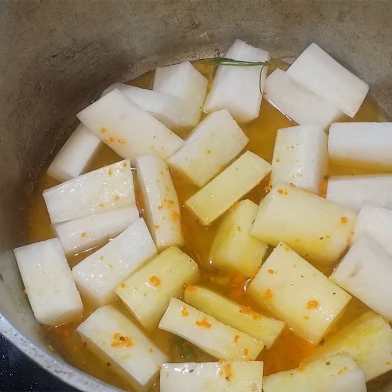Step 4 Stewing Fish Carp with White Radish