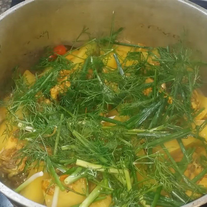 Step 4 Stewing Fish Carp with White Radish