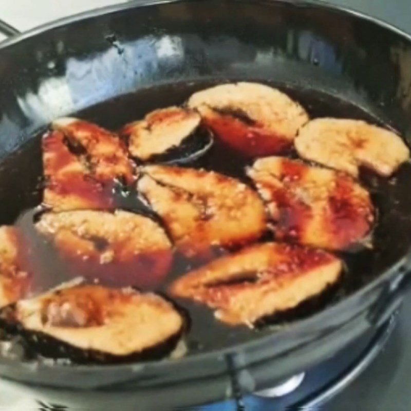 Step 4 Braiding the fish Vegetarian fish braised with pepper