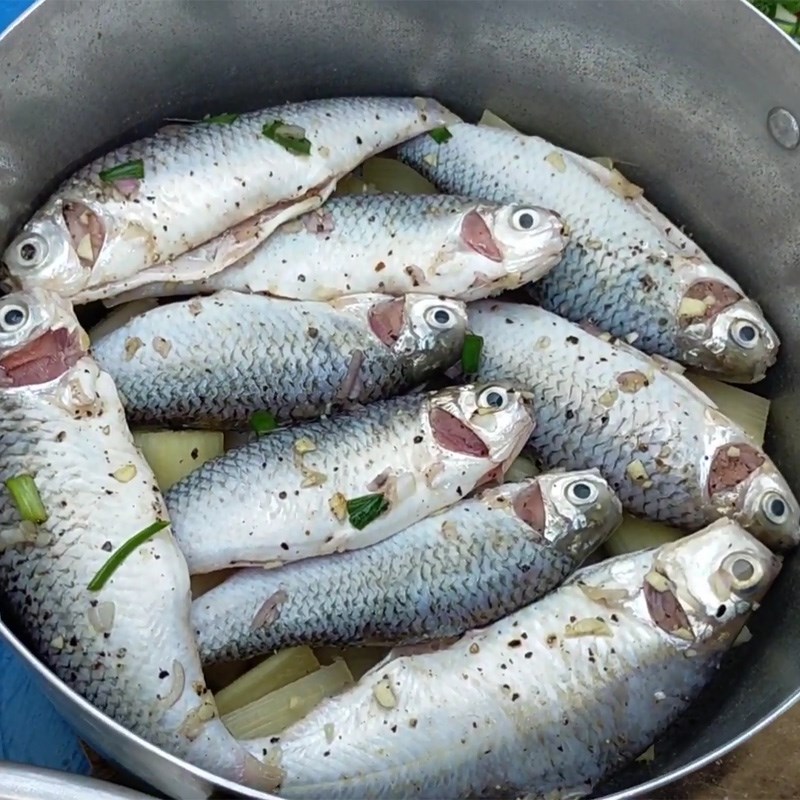 Step 3 Fish stew Linh fish stew with sugarcane