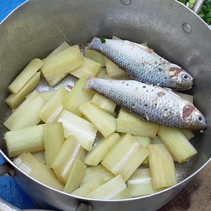 Step 3 Fish stew Linh fish stew with sugarcane