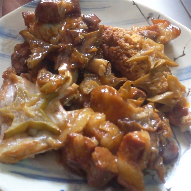 Step 4 Braised carp with starfruit