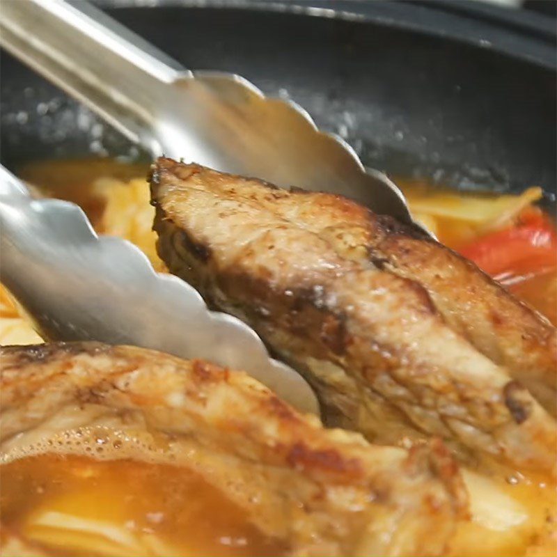 Step 5 Braised fish Braised Carp with Sour Bamboo Shoots