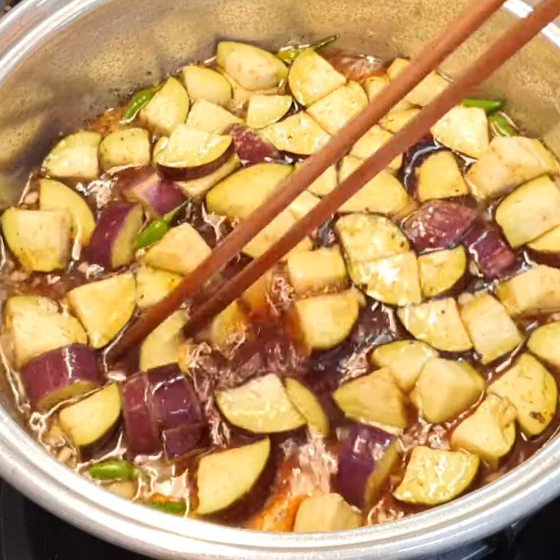 Step 3 Stewing eggplant Eggplant stew