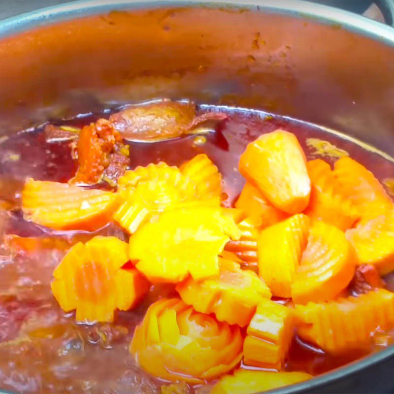 Step 5 Stew beef tongue Beef tongue stewed with carrots