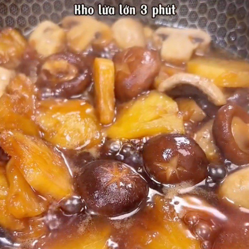 Step 4 Braised King Oyster Mushroom with Pineapple Braised King Oyster Mushroom (Recipe shared by Tiktok Vegetarian Kitchen XANH)