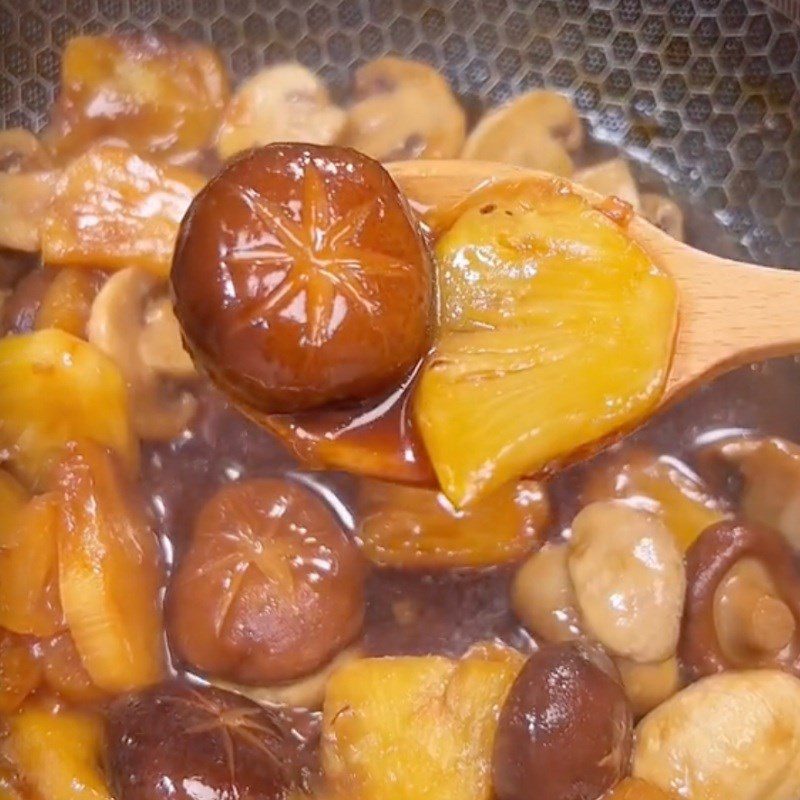 Step 4 Braised King Oyster Mushroom with Pineapple Braised King Oyster Mushroom (Recipe shared by Tiktok Vegetarian Kitchen XANH)