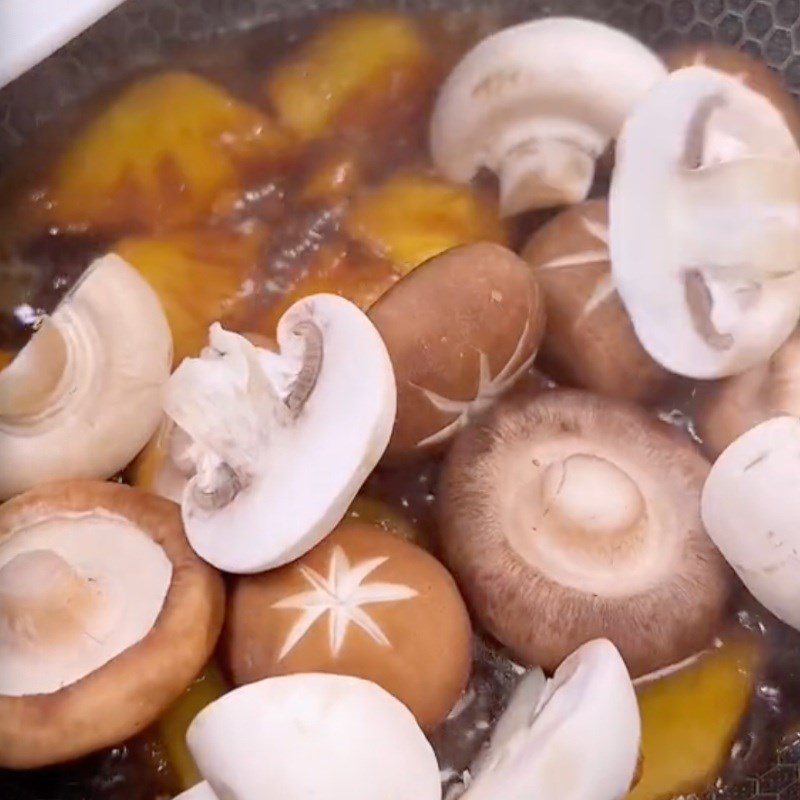 Step 4 Braised Shiitake with Pineapple Pineapple Braised Shiitake (Recipe shared by Tiktok Vegetarian Kitchen XANH)