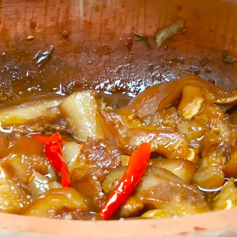 Step 3 Braised pig's ears Pig's ears braised with pepper