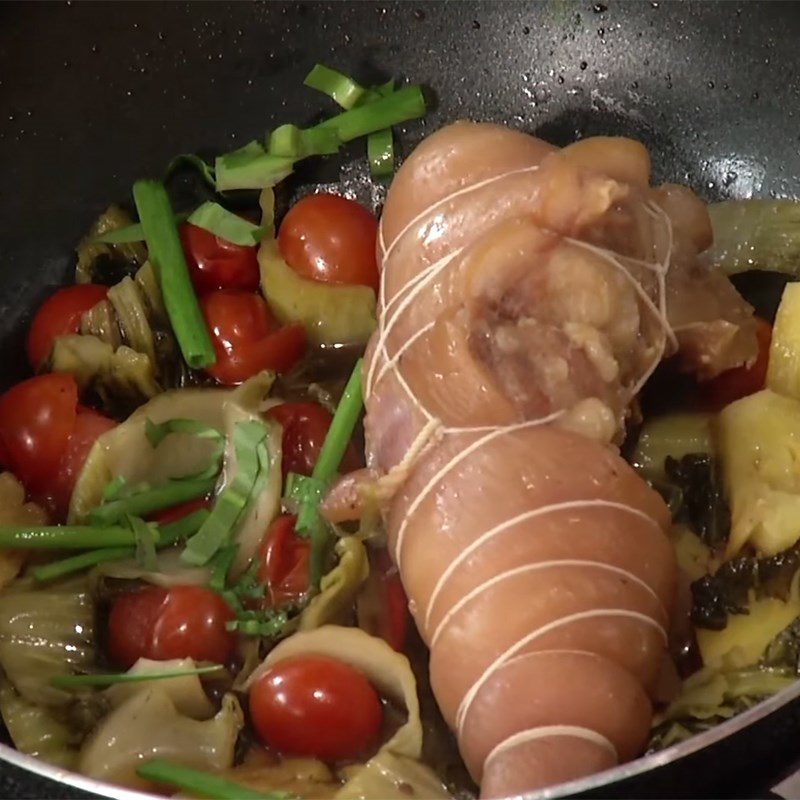 Step 4 Pork Ear Stew Pork ear stew with pickled mustard greens