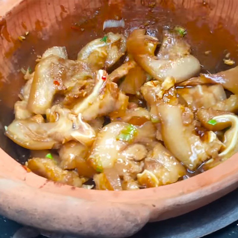 Step 3 Braised pig's ears Pig's ears braised with pepper