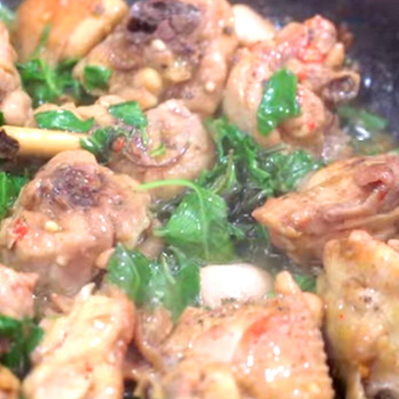 Step 4 Braised chicken with basil leaves Braised chicken with basil leaves