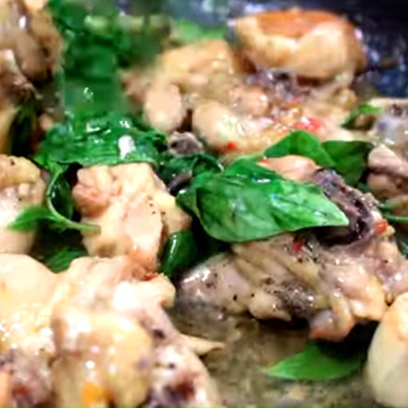 Step 4 Braised chicken with basil Braised chicken with basil