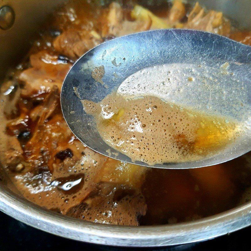 Step 3 Braised duck meat Duck braised in soy sauce
