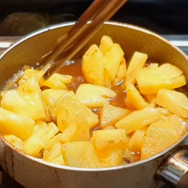 Step 4 Braised pineapple Ginger braised pineapple