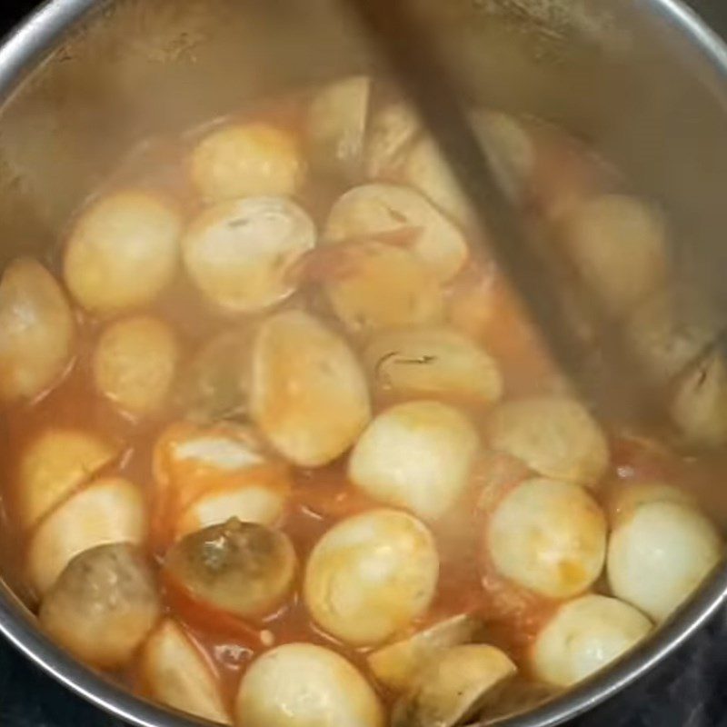 Step 3 Braise quail eggs and mushrooms Quail eggs braised with straw mushrooms and tomatoes