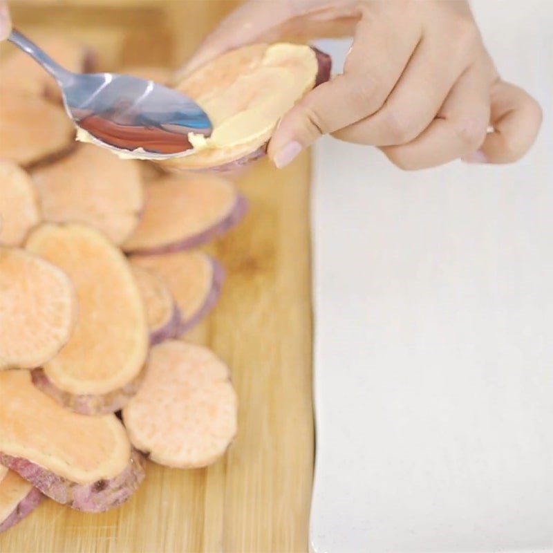 Step 3 Spread butter on the sweet potato Oven-baked sweet potato with butter using an air fryer