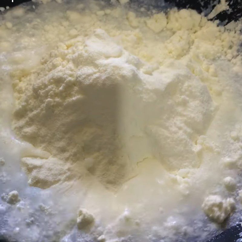 Step 1 Stir the milk powder until cooked Cake from milk powder