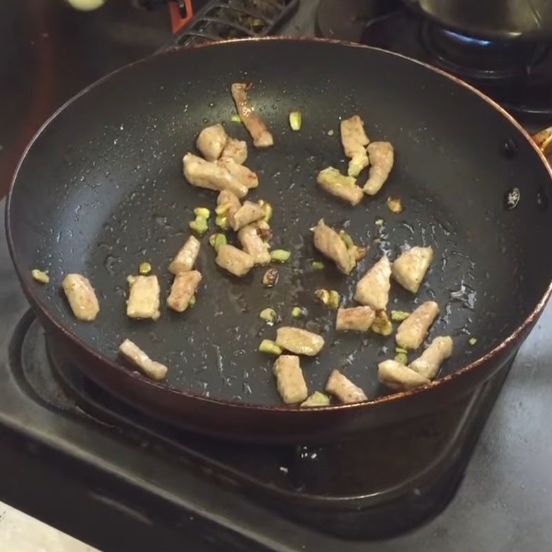 Step 4 Making sticky rice cake filling without knotweed