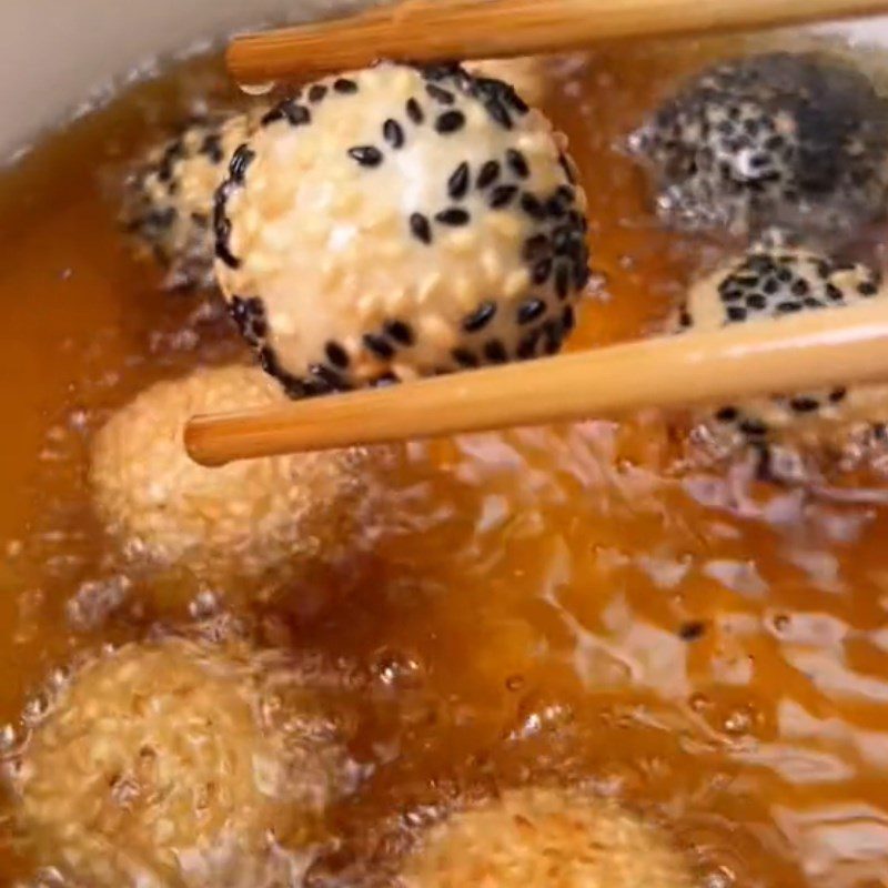 Step 3 Making fried sticky rice cake with meat filling