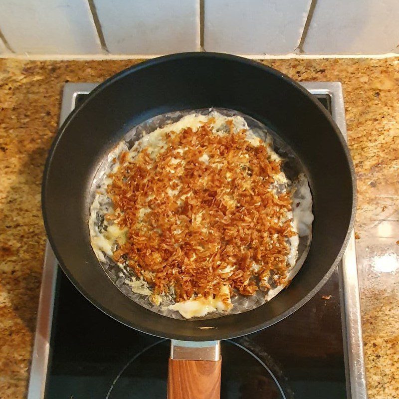 Step 2 Make grilled rice paper grilled rice paper with a pan (recipe shared by users)