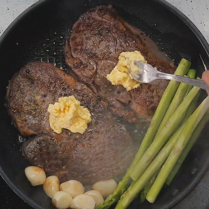 Step 5 Make garlic butter steak Garlic butter steak