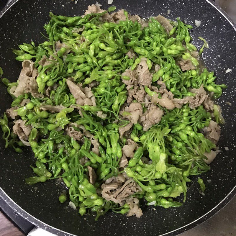 Step 4 Stir-fried bottle gourd flowers with beef Stir-fried beef with bottle gourd flowers