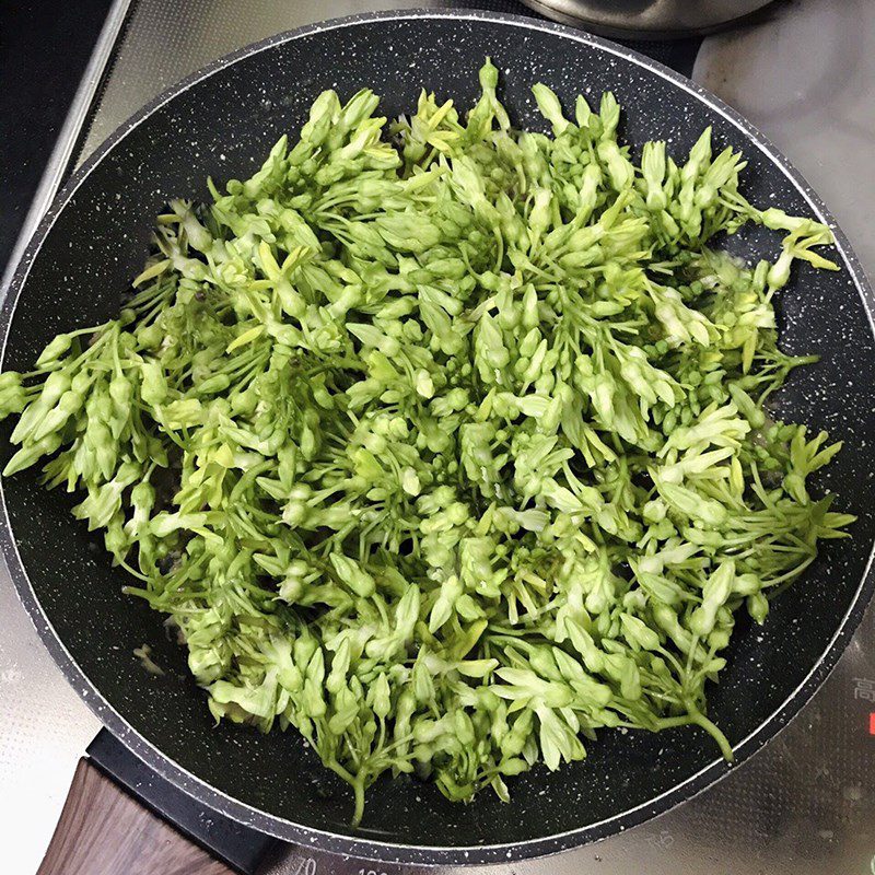 Step 4 Stir-fried bottle gourd flowers with beef Stir-fried beef with bottle gourd flowers