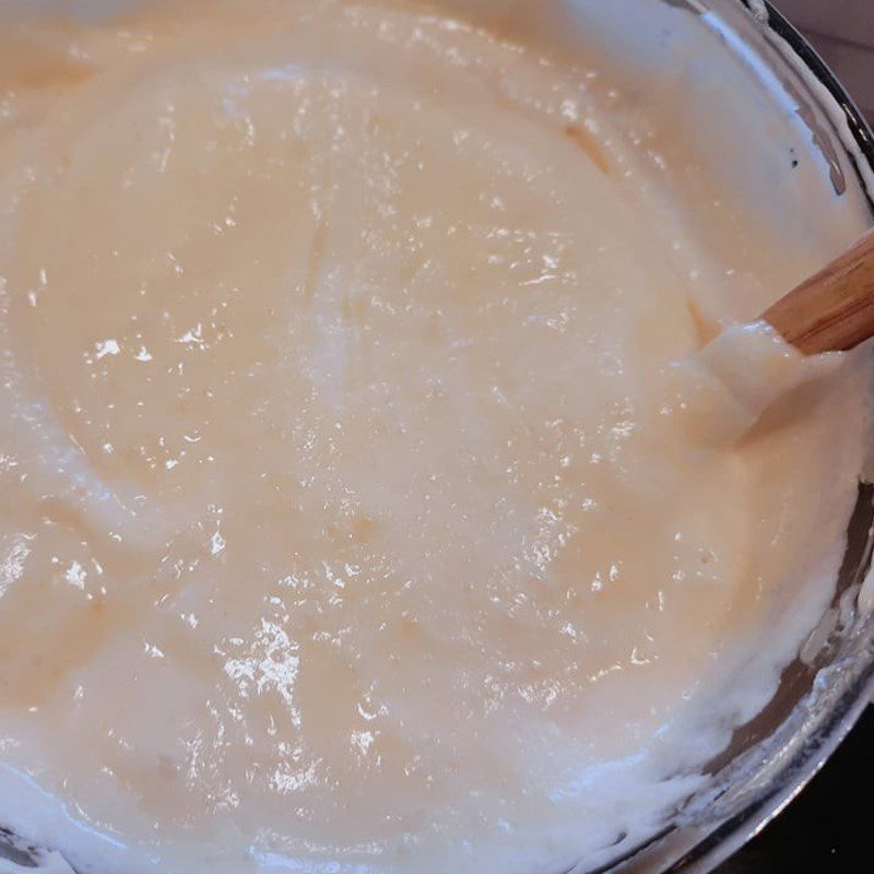 Step 3 Making the cake base for Butter Grape Sponge Cake (recipe shared by a user)