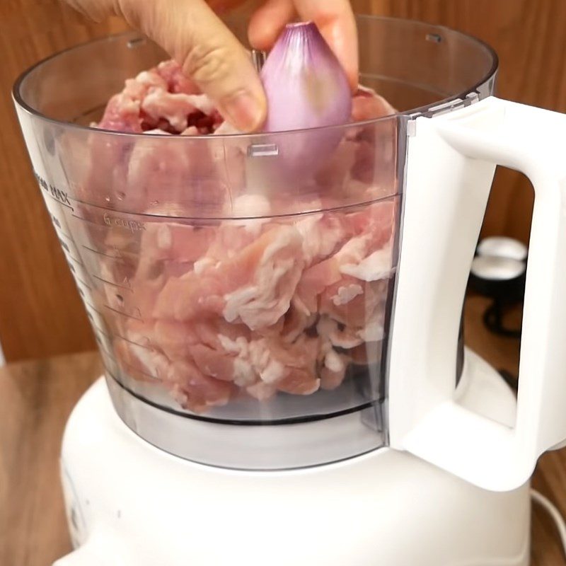 Step 4 Make the cake Bún riêu cua with canned crab