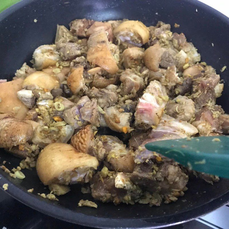 Step 3 Making ginger and lemongrass braised pork leg Ginger and lemongrass braised pork leg