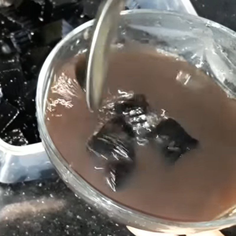Step 7 Making black bean jelly dessert