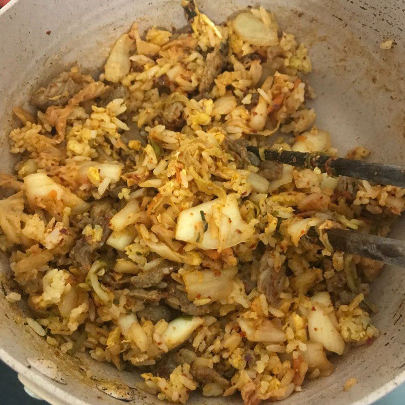 Step 4 Making kimchi fried rice with beef