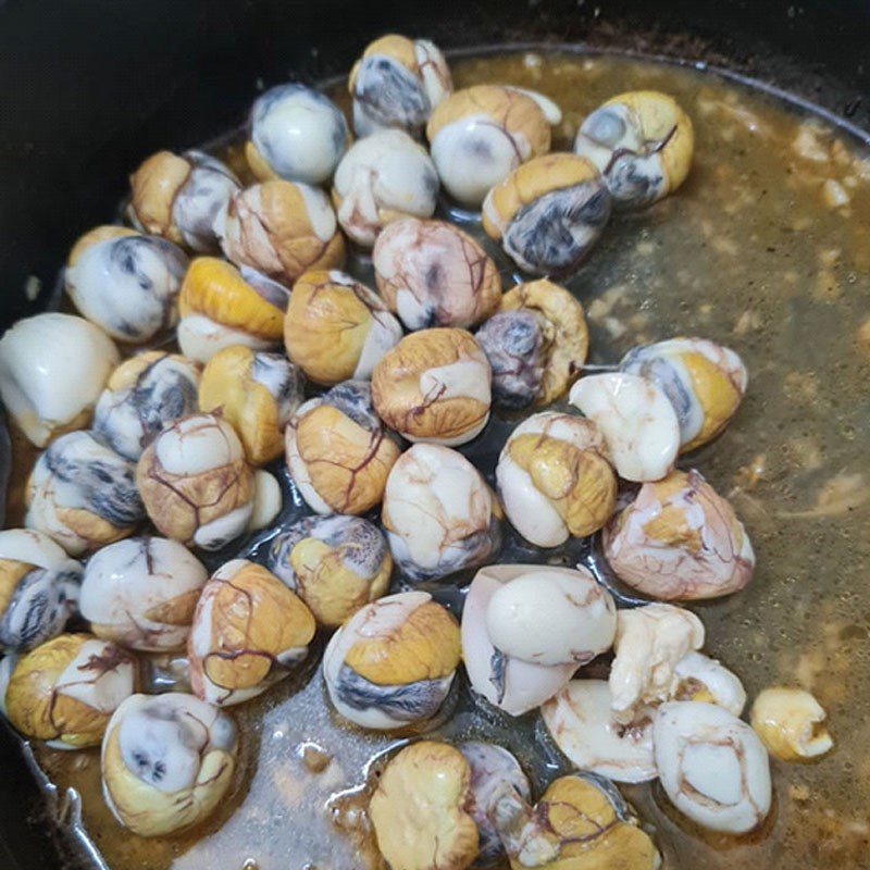 Step 4 Stir-fried quail eggs with garlic butter Stir-fried quail eggs with garlic butter