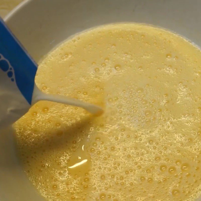 Step 2 Make the yogurt and chicken egg mixture for yogurt with chicken eggs using an air fryer