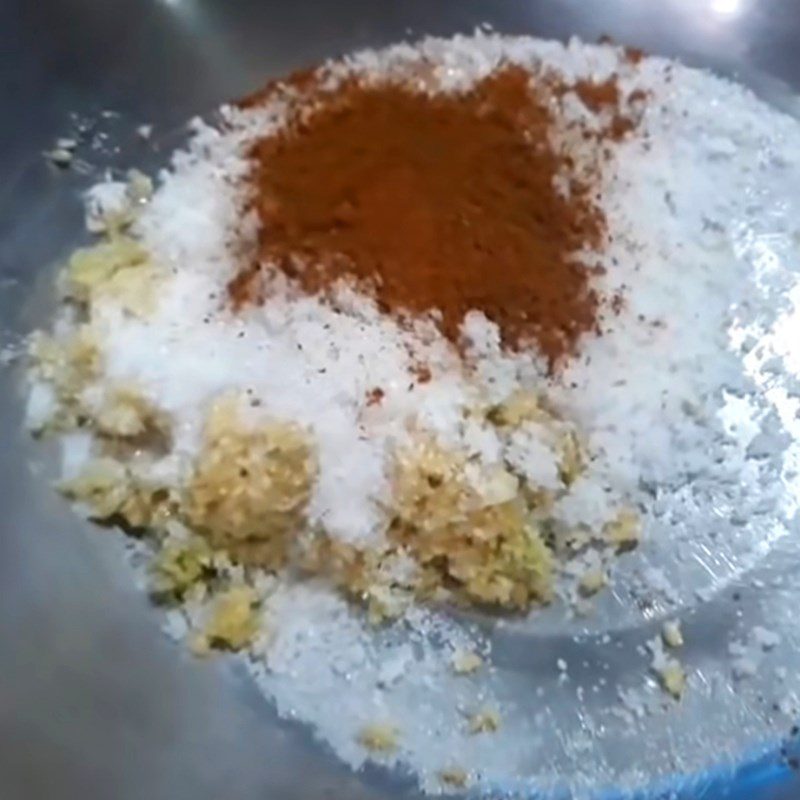 Step 2 Prepare the marinade and marinate the sun-dried pork belly with garlic