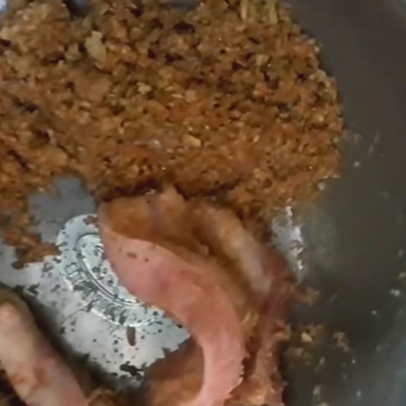 Step 2 Prepare the marinade and marinate the sun-dried pork belly with garlic