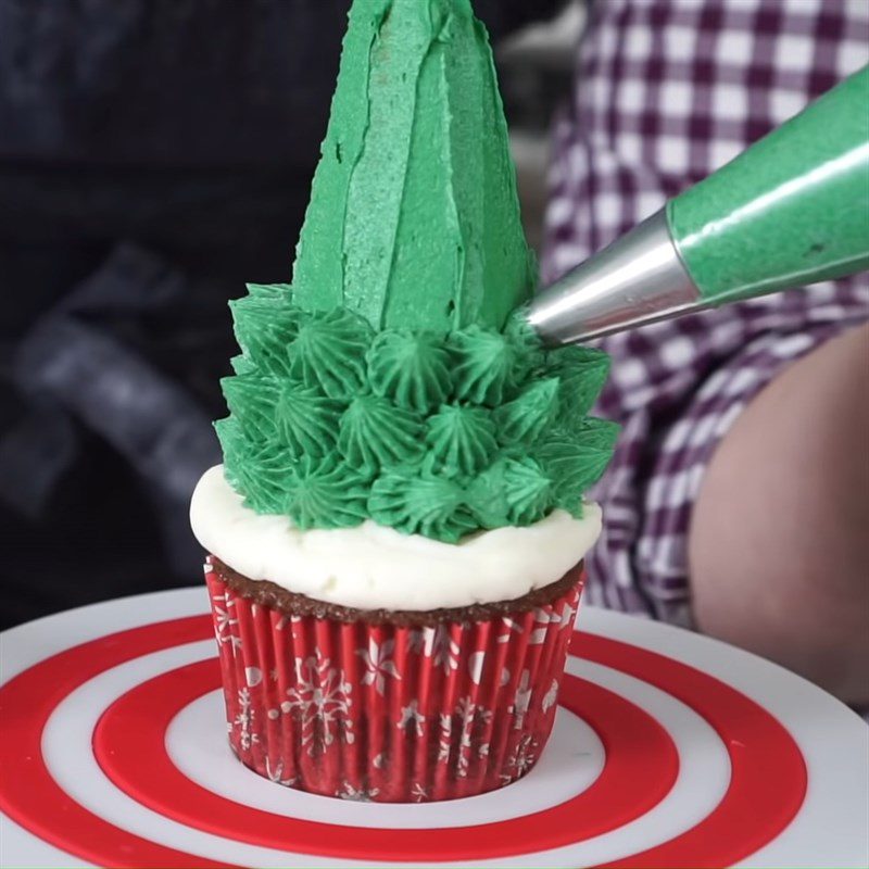 Step 6 Cake Decoration Christmas Tree Cupcake