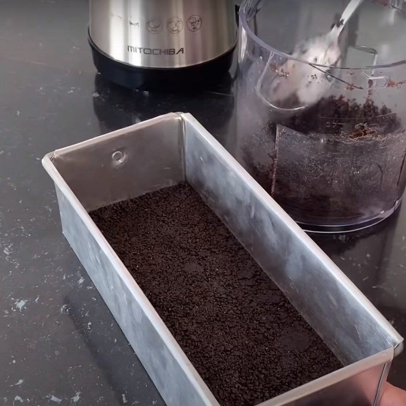 Step 1 Make the crushed Oreo layer for Milo Oreo Chocolate Pudding