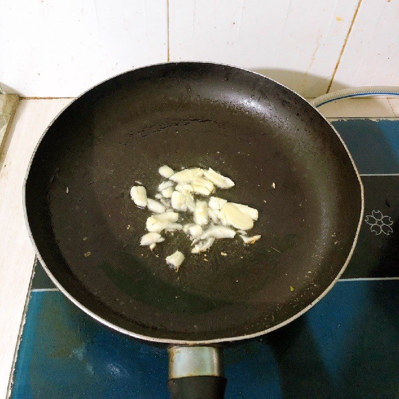 Step 2 Make Garlic Stir-Fried Asparagus